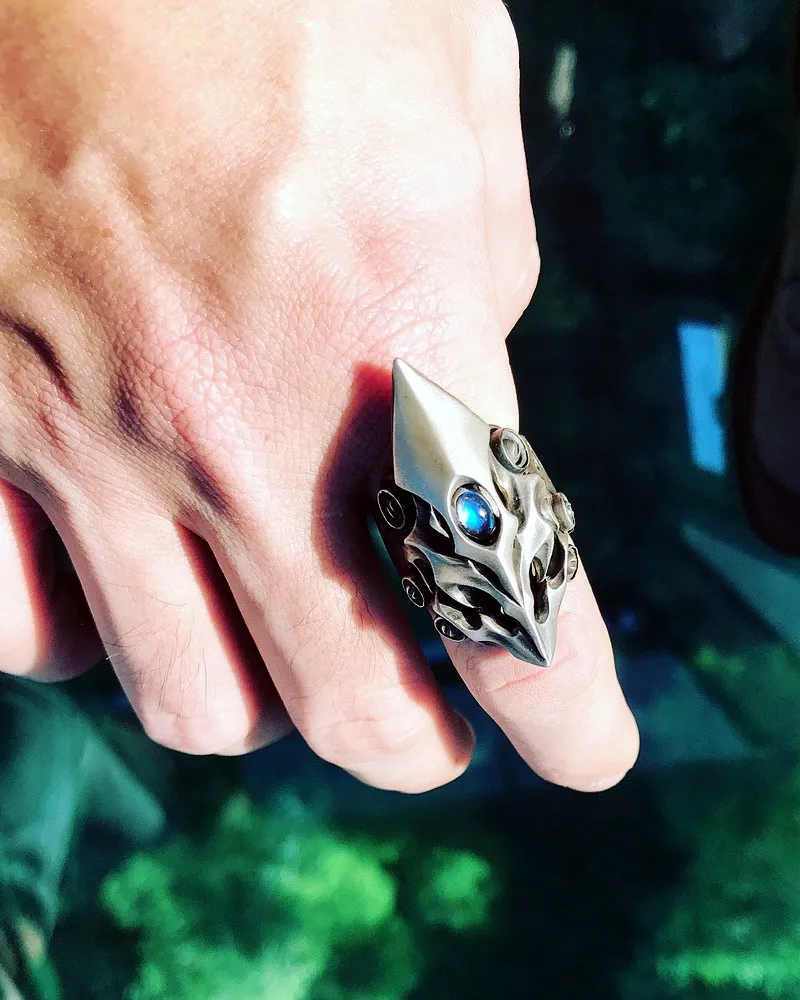 Fashion Silver Color Mecha Moonstone Rings Open Adjustable Mechanical Mecha Finger Engagement Wedding Ring for Men Jewelry Gifts
Fashion Silver Color Mecha Moonstone Rings Open Adjustable Mechanical Mecha Finger Engagement Wedding Ring for Men Jewelry Gifts