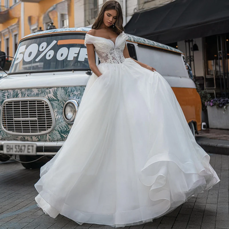 Princess V-Neck Lace Wedding Dress Ball Gown 2022 Off The Shoulder Bride Dress Lace Up Back Pleats Robe De Mariée
Princess V-Neck Lace Wedding Dress Ball Gown 2022 Off The Shoulder Bride Dress Lace Up Back Pleats Robe De Mariée