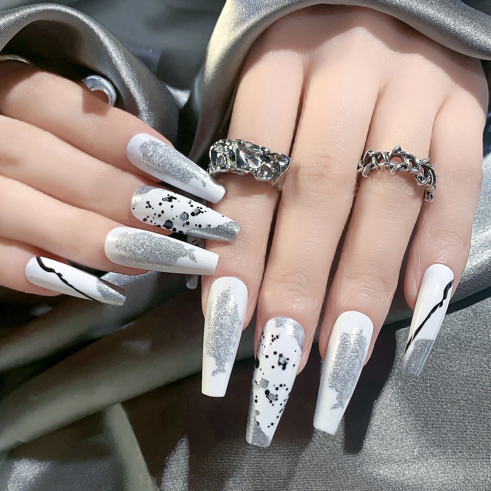 24PCS Women Nail Art Retro Marble Line Graffiti Pattern Long Ballerina Nail Art Matte Press On Fake Nail Manicure Nail Art Tools
24PCS Women Nail Art Retro Marble Line Graffiti Pattern Long Ballerina Nail Art Matte Press On Fake Nail Manicure Nail Art Tools