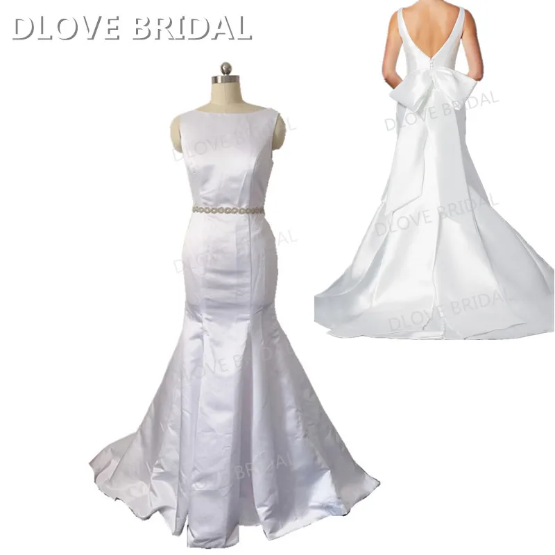 Simple Elegant V Back Satin Wedding Dress Summer Outdoor Light Buttons Bridal Gown with Detachable Belt and Big Bow Real Photos
Simple Elegant V Back Satin Wedding Dress Summer Outdoor Light Buttons Bridal Gown with Detachable Belt and Big Bow Real Photos