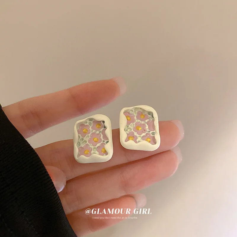 Silver Needle Dripping Oil Flower Square Earrings East Gate Small Crowd Ins Design Net Red Versatile Temperament
Silver Needle Dripping Oil Flower Square Earrings East Gate Small Crowd Ins Design Net Red Versatile Temperament