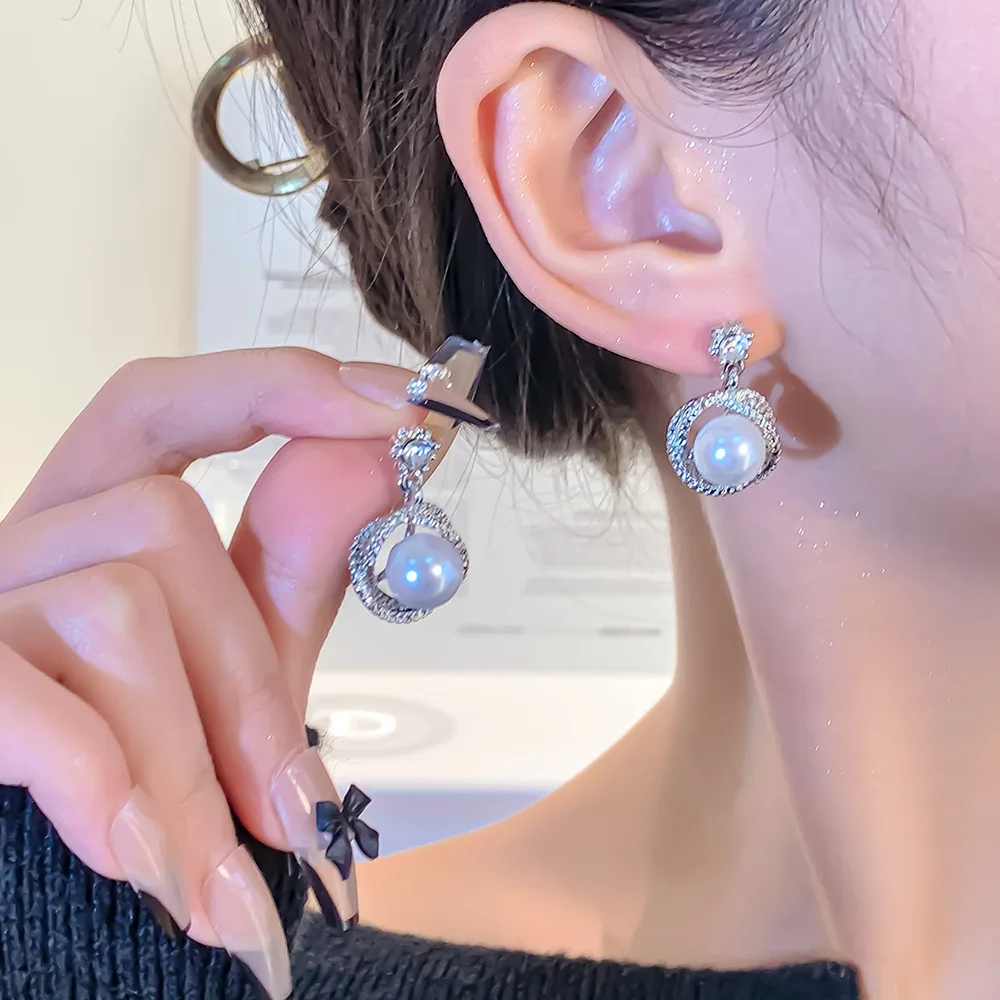 New French Zircon Bezel Pearl Stud Earrings for Women Luxurious Personality Accessories Party Jewelry Birthday Anniversary Gifts
New French Zircon Bezel Pearl Stud Earrings for Women Luxurious Personality Accessories Party Jewelry Birthday Anniversary Gifts