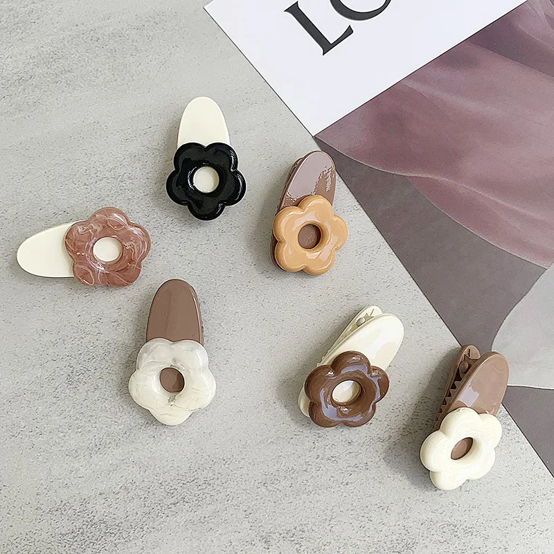 Milk Tea Color Series Love Small Flower Hairpin Korean Version Contrast Cream Color Pair Clip Small Duckbill Clip Female 2PCS
Milk Tea Color Series Love Small Flower Hairpin Korean Version Contrast Cream Color Pair Clip Small Duckbill Clip Female 2PCS