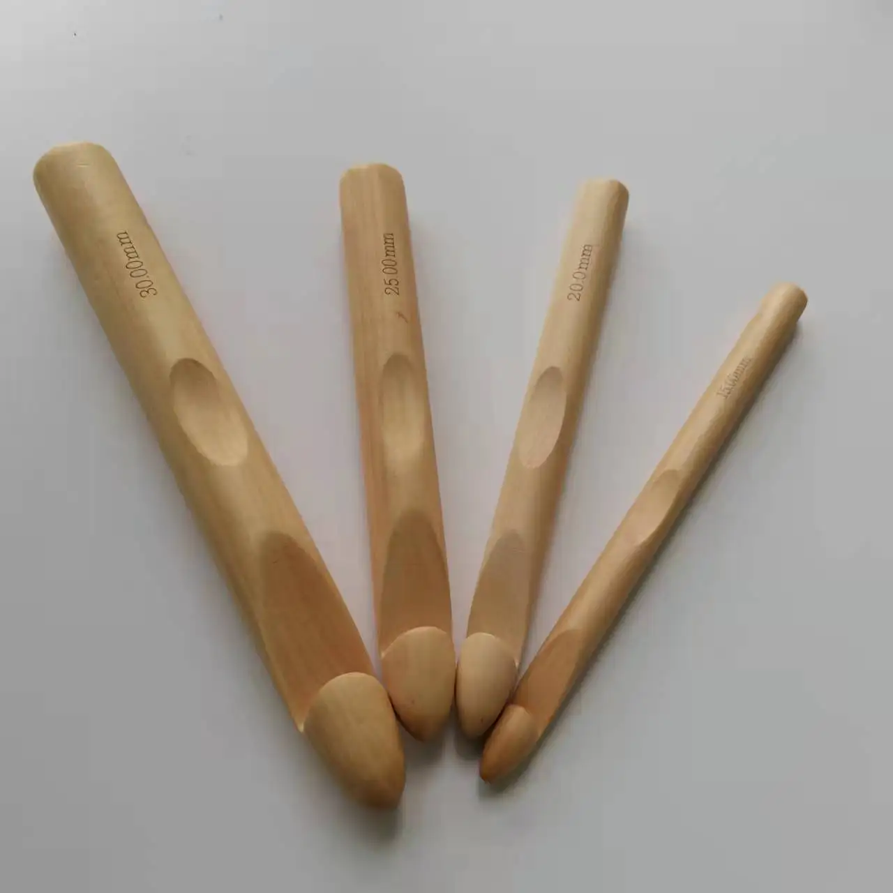 4pcs 15/20/25/30mm DIY Wooden Crochet Hook Set Knitting Needles Handle Home Yarn
4pcs 15/20/25/30mm DIY Wooden Crochet Hook Set Knitting Needles Handle Home Yarn