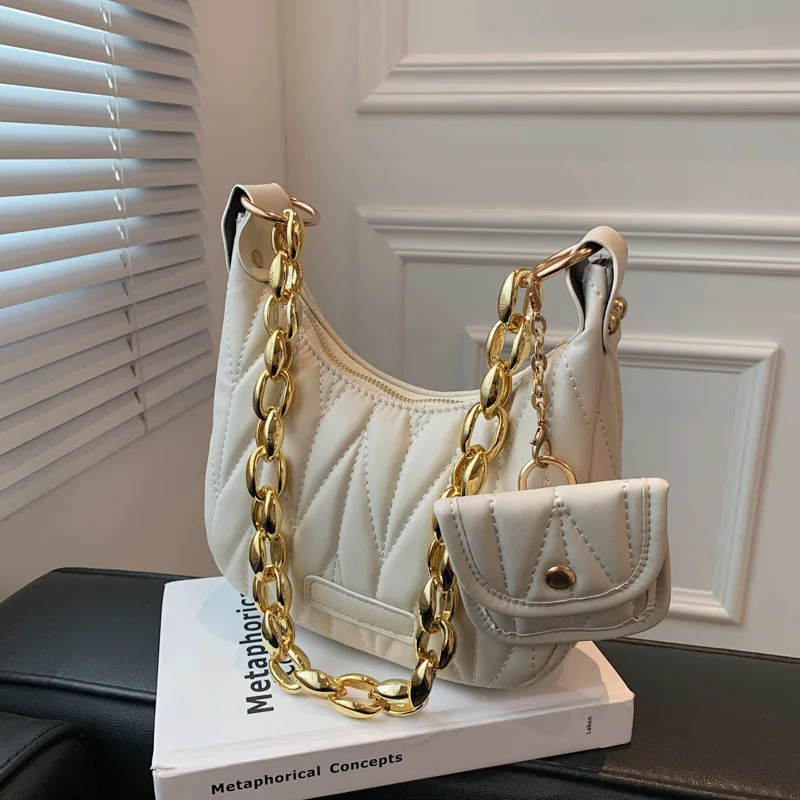 Spring Woman New Wine Wide Single Strap Zipper Half Moon PU Leather Chest Bag All Match Handbags for Women 2020
Spring Woman New Wine Wide Single Strap Zipper Half Moon PU Leather Chest Bag All Match Handbags for Women 2020