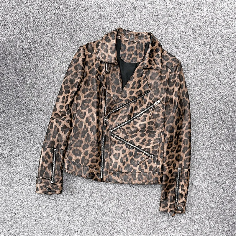 Leather leather coat 2023 autumn and winter new design feeling locomotive leopard print diagonal zipper short sheepskin top coat
Leather leather coat 2023 autumn and winter new design feeling locomotive leopard print diagonal zipper short sheepskin top coat