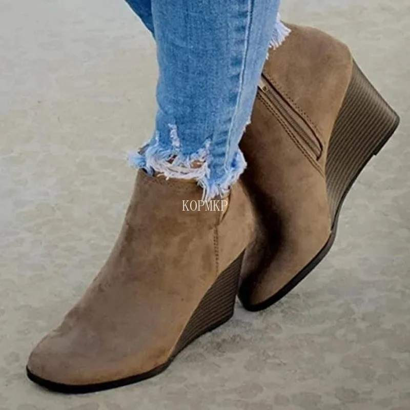 2023 Autumn New Flock Wedge Heel Platform Ankle Boots Women's Shoes Fashion Short Boots High Heels Boots Zipper Plus Size 35-43 
2023 Autumn New Flock Wedge Heel Platform Ankle Boots Women's Shoes Fashion Short Boots High Heels Boots Zipper Plus Size 35-43