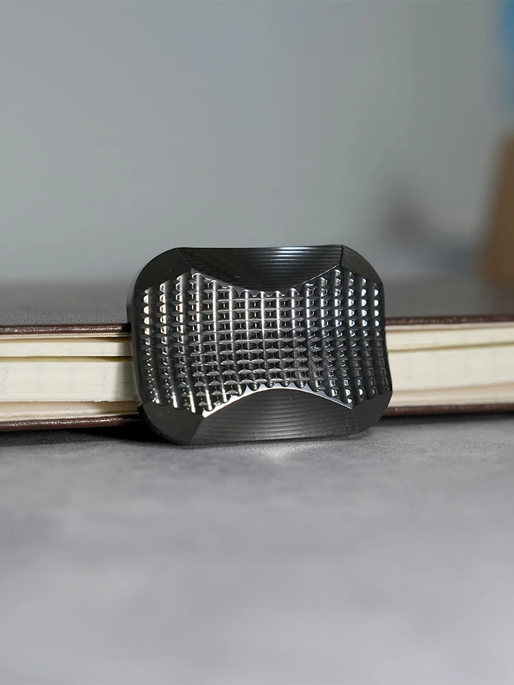 EDC fingertip decompression all-zirconium push palm skateboard
EDC fingertip decompression all-zirconium push palm skateboard