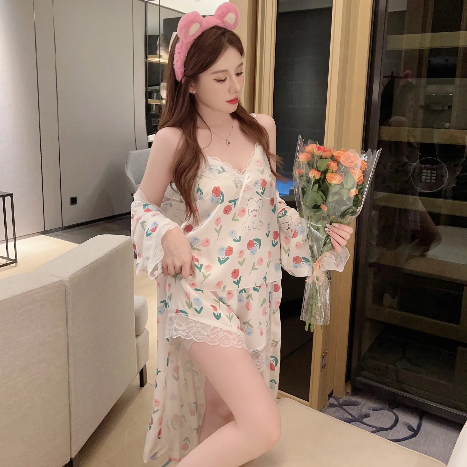 3pcs Pajamas Suits for Women Floral Lace Edge Sexy Sling Tops Bathrobe Loose Shorts Loungewear Sets Nightgown Pyjama Pour Femme
3pcs Pajamas Suits for Women Floral Lace Edge Sexy Sling Tops Bathrobe Loose Shorts Loungewear Sets Nightgown Pyjama Pour Femme