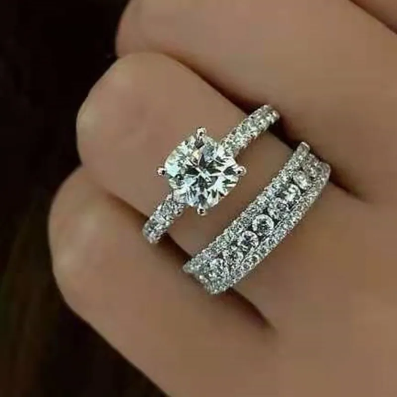 2 Pcs Luxury Wedding Engagement Ring Set with Full Bling Iced Out Crystal Rhinestone Zircon for Women Party Fashion Jewelry
2 Pcs Luxury Wedding Engagement Ring Set with Full Bling Iced Out Crystal Rhinestone Zircon for Women Party Fashion Jewelry