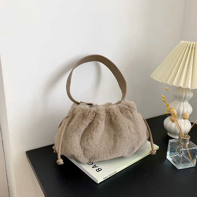 Small Short Handle Cute Tote Bag 2022 Winter Folds Soft Plush Luxury Design Handbags For Women Messenger Shoulder Bags Wallets
Small Short Handle Cute Tote Bag 2022 Winter Folds Soft Plush Luxury Design Handbags For Women Messenger Shoulder Bags Wallets