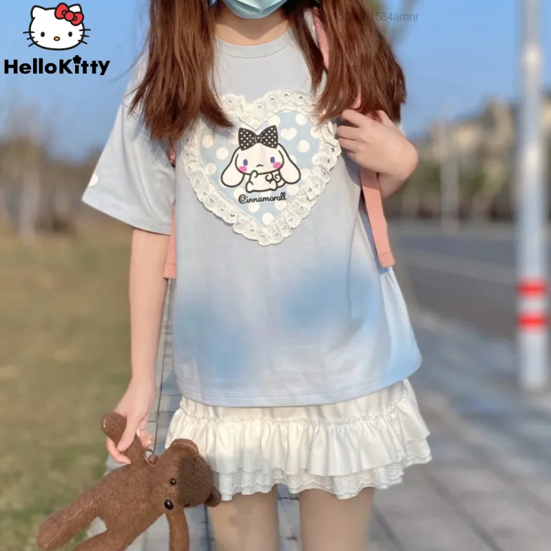 Милые футболки Cinnamoroll с коротким рукавом, японская мягкая женская футболка Y2k, новая летняя одежда Sanrio, свободные футболки, дизайн сердца
Милые футболки Cinnamoroll с коротким рукавом, японская мягкая женская футболка Y2k, новая летняя одежда Sanrio, свободные футболки, дизайн сердца