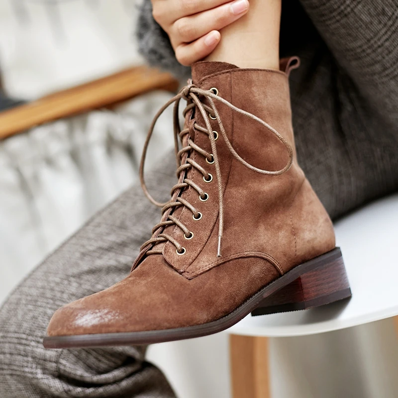 2022 new autumn and winter Women ankle boots natural Leather plus size 22-26 cm pig bago upper Brush color side zipper shoes 
2022 new autumn and winter Women ankle boots natural Leather plus size 22-26 cm pig bago upper Brush color side zipper shoes