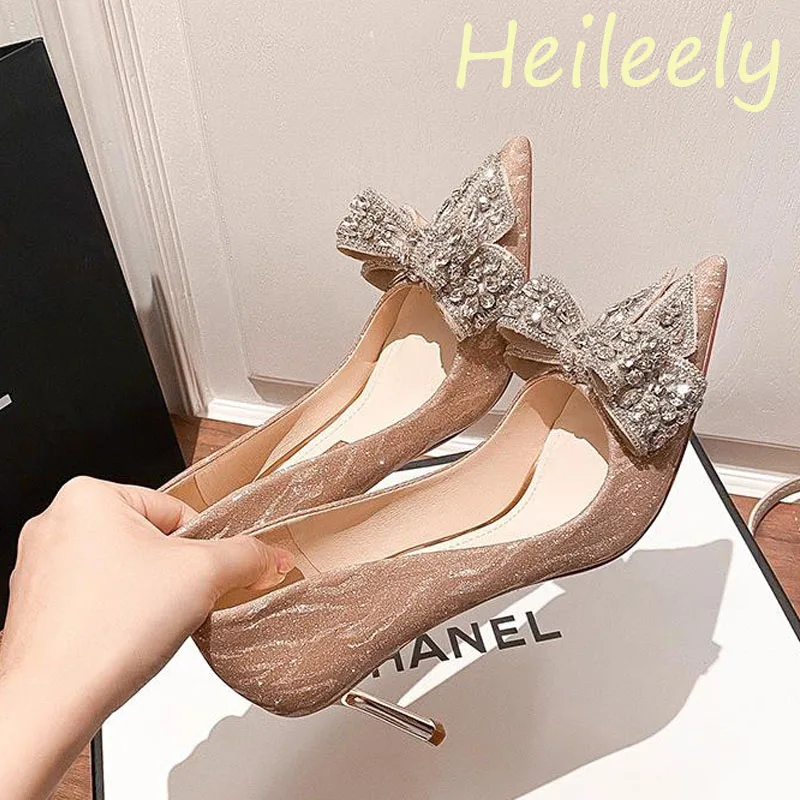 8cm Fashion New High Heels with Rhinestone Bow Pointed Toe Sequins Pumps Wedding Bride Shoes for Women 41 42 43
8cm Fashion New High Heels with Rhinestone Bow Pointed Toe Sequins Pumps Wedding Bride Shoes for Women 41 42 43