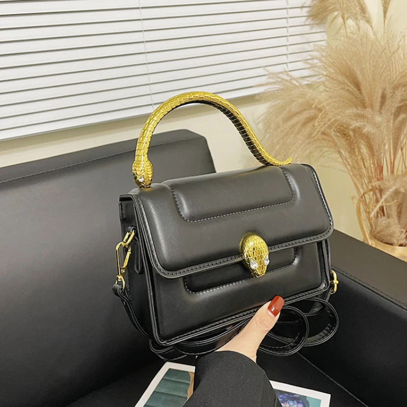 2022 new winter ladies handbag snake head messenger bag handbag shoulder bag luxury fashion high-end brand messenger bag
2022 new winter ladies handbag snake head messenger bag handbag shoulder bag luxury fashion high-end brand messenger bag