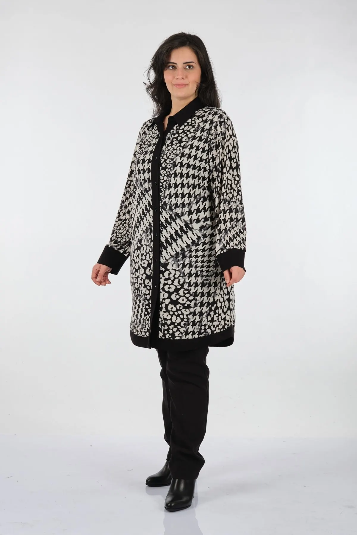 Women's Cardigan On Shirt Collar Crowbar Black Casual Knitted Quality Fashion Cardigan Sweaters Loose Sweater Sweater Jumper
Women's Cardigan On Shirt Collar Crowbar Black Casual Knitted Quality Fashion Cardigan Sweaters Loose Sweater Sweater Jumper