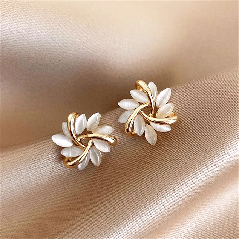 New Popular Design 14K Real Gold Opal Swirl Earrings for Women Charming Temperament Jewelry S925 Silver Needle Stud Party Gift
New Popular Design 14K Real Gold Opal Swirl Earrings for Women Charming Temperament Jewelry S925 Silver Needle Stud Party Gift