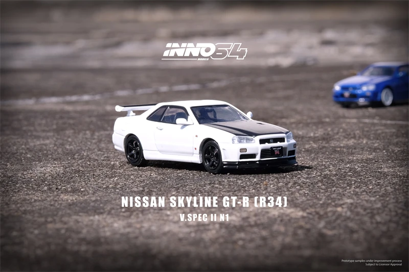 

INNO 1:64 NISSAN SKYLINE GT-R R34 V-Spec II N1 White with carbon hood Die-Cast Car Model Collection Miniature