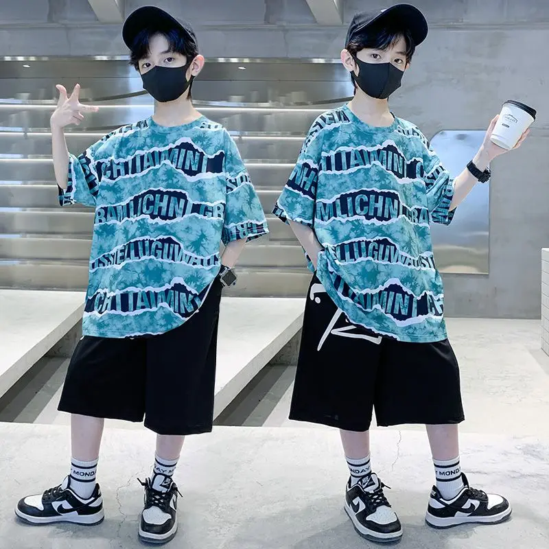 Футболка с коротким рукавом и штаны для мальчиков, на возраст 6-12 лет
Футболка с коротким рукавом и штаны для мальчиков, на возраст 6-12 лет