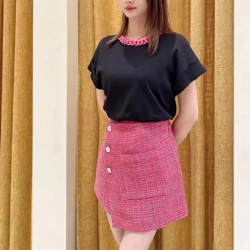 2023 Spring and Summer New Color Contrast Chain Short-sleeved T-shirt Round Neck Black 
2023 Spring and Summer New Color Contrast Chain Short-sleeved T-shirt Round Neck Black