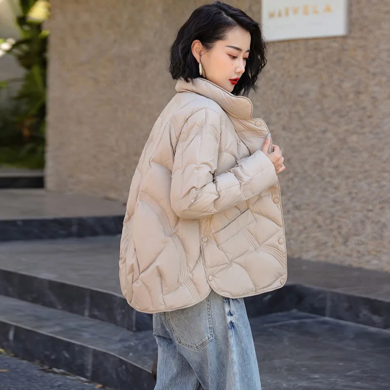 2022 Winter New Lighweight Short Puffer Jacket For Women Casual Soft Warm Duck Down Coats Ladies Fashion Plain Parkas
2022 Winter New Lighweight Short Puffer Jacket For Women Casual Soft Warm Duck Down Coats Ladies Fashion Plain Parkas