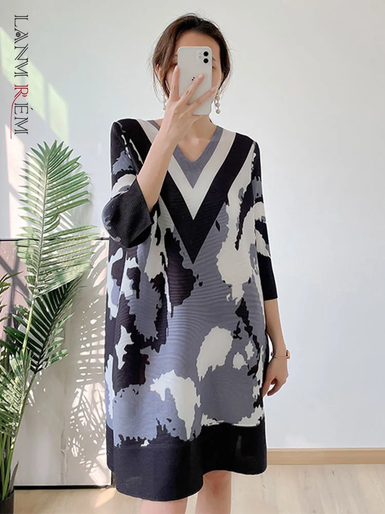 LANMREM Pleated Printing Dress 2022 Autumn Summer New V-neck Color Block Loose Dress A-line Female Elegant Clothes 2N106
LANMREM Pleated Printing Dress 2022 Autumn Summer New V-neck Color Block Loose Dress A-line Female Elegant Clothes 2N106