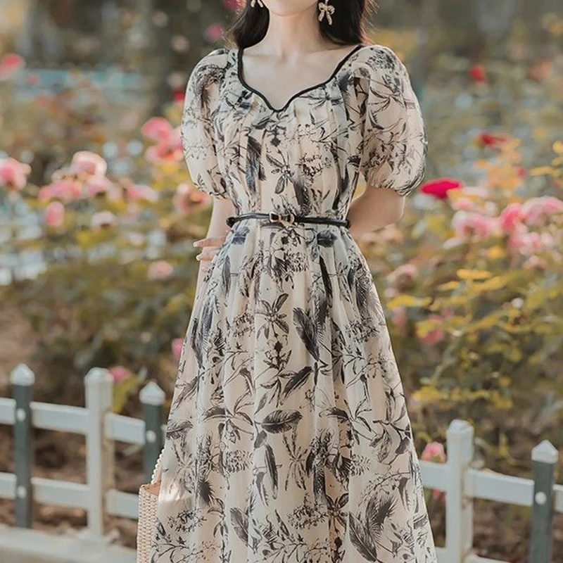 Vintage Fairy Midi Dress Women Elegant Design Floral Print Princess Dress Summer One-piece Dress Korean Sashes Party Female 2021
Vintage Fairy Midi Dress Women Elegant Design Floral Print Princess Dress Summer One-piece Dress Korean Sashes Party Female 2021