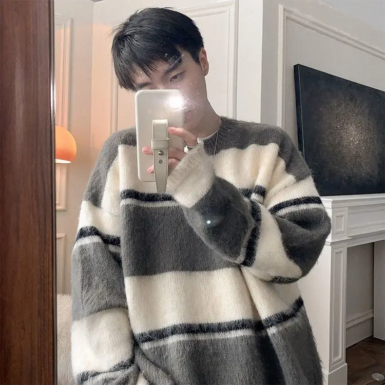 Men and Women Trend Street Korean Round Neck Personalized Stripe Retro Round Neck Sweater Couple Hip Hop Casual Y2K Top harajuku
Men and Women Trend Street Korean Round Neck Personalized Stripe Retro Round Neck Sweater Couple Hip Hop Casual Y2K Top harajuku