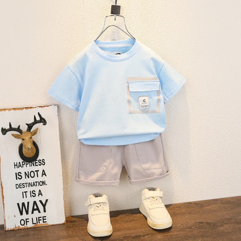 2023 New Summer Child Clothes Sets Short Sleeve O Neck Pockets Blue Shorts 2 Piece Sets Designer Boys Clothes Sets 12M-5T
2023 New Summer Child Clothes Sets Short Sleeve O Neck Pockets Blue Shorts 2 Piece Sets Designer Boys Clothes Sets 12M-5T