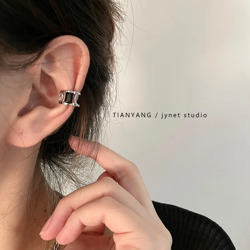 New French Simple Geometric Square Crystal C-shaped Fake Piercing Clip On Earrings For Women Men Personality Ear Jewelry Gift
New French Simple Geometric Square Crystal C-shaped Fake Piercing Clip On Earrings For Women Men Personality Ear Jewelry Gift
