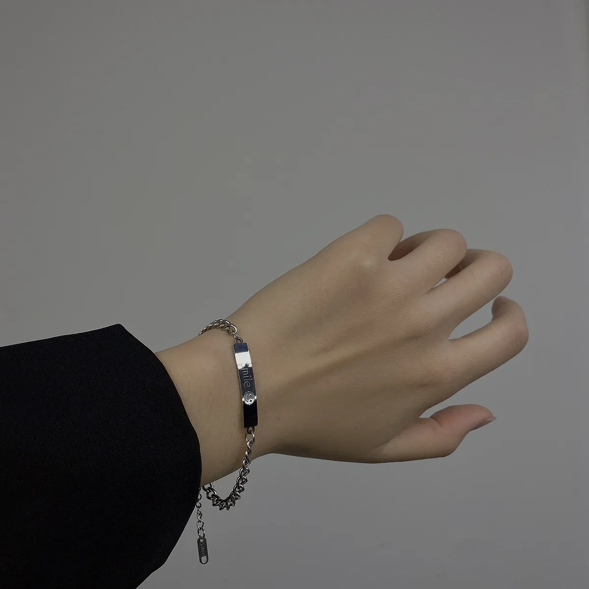 Japan And South Korea Ins Personalized Titanium Steel Non Fading Smiling Face Bracelet Men And Women Simple Advanced Sense Lette
Japan And South Korea Ins Personalized Titanium Steel Non Fading Smiling Face Bracelet Men And Women Simple Advanced Sense Lette