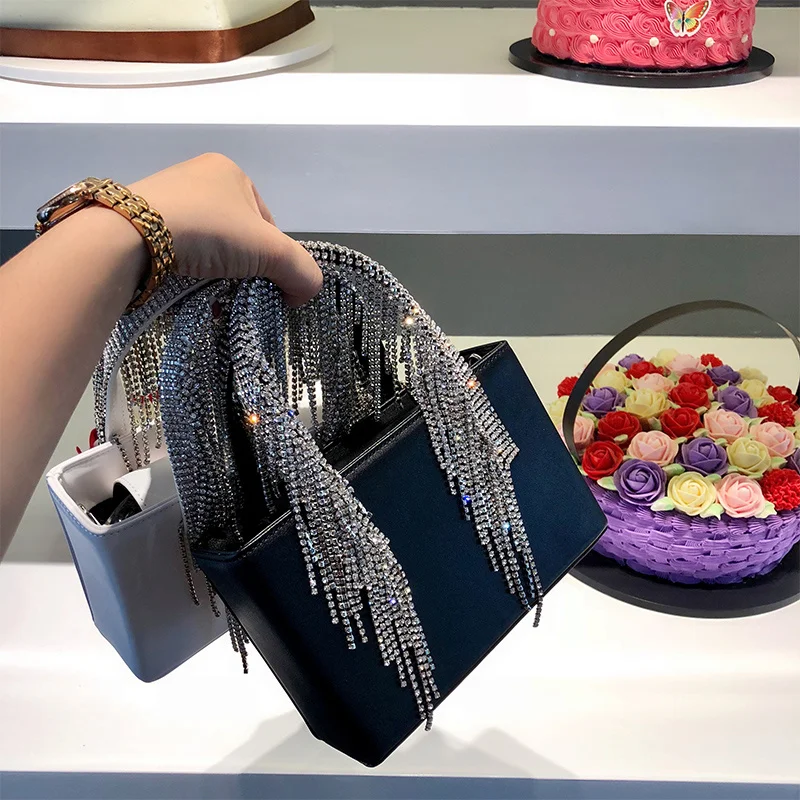 Crystal Shiny Tassel Rhinestone Suqare Bag Ladies Shoulder Bag Messenger Bag With Chain Bling Diamond Evening Bag Envelope 
Crystal Shiny Tassel Rhinestone Suqare Bag Ladies Shoulder Bag Messenger Bag With Chain Bling Diamond Evening Bag Envelope