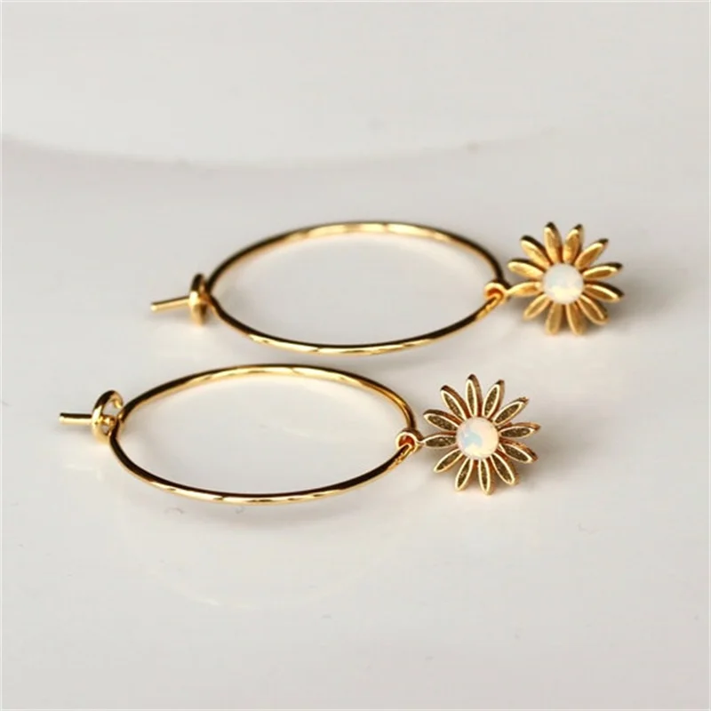 Vintage Style Inlaid Moonstone Delicate Sunflower Flower Pendant Earrings Charm Fashion Women Gold Color Metal Earrings Jewelry 
Vintage Style Inlaid Moonstone Delicate Sunflower Flower Pendant Earrings Charm Fashion Women Gold Color Metal Earrings Jewelry