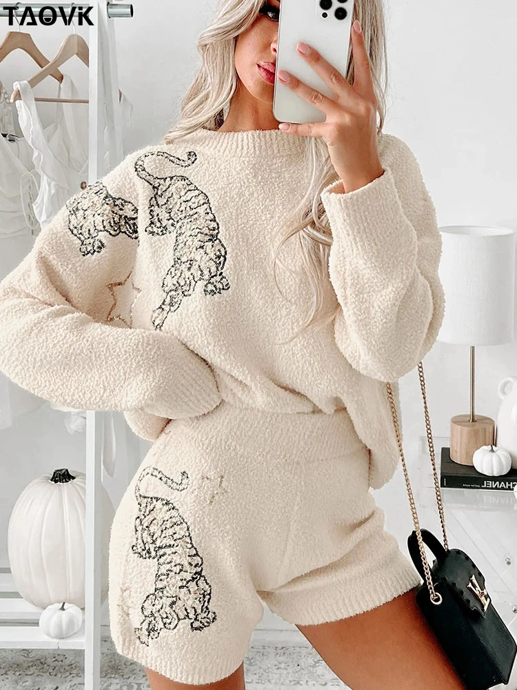 TAOVK Women Sweaters Shorts Two Pieces Sets Casual O-neck Embroidery Tiger Pullovers + Elastic Waist Shorts Kniting Suits Winter
TAOVK Women Sweaters Shorts Two Pieces Sets Casual O-neck Embroidery Tiger Pullovers + Elastic Waist Shorts Kniting Suits Winter