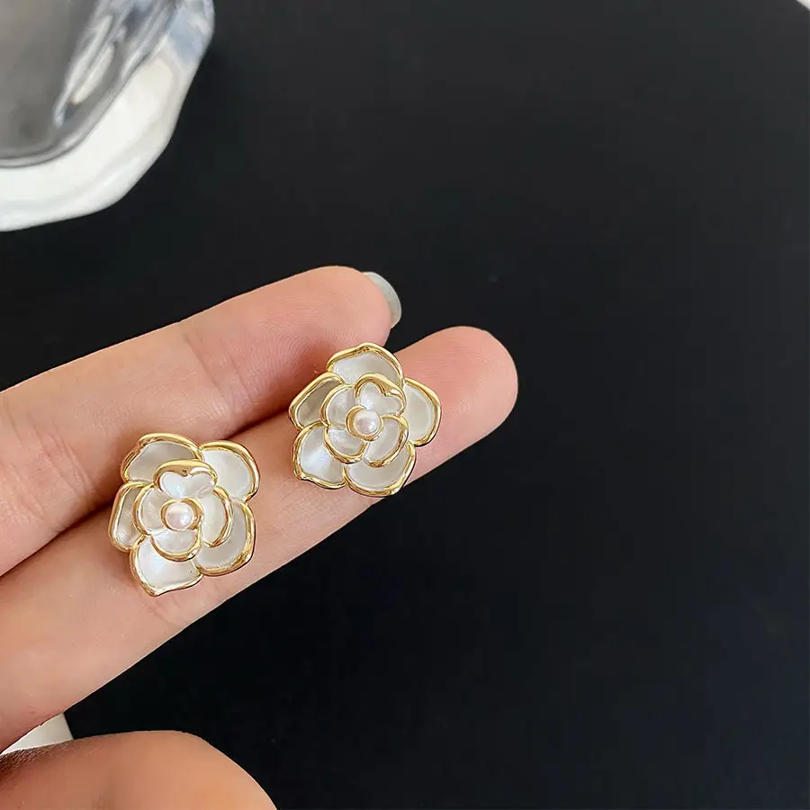 

2023 New Fashion Trend S925 Silver Needle French Retro Light Luxury Camellia Earrings For Women Jewelry Wedding Party Gift