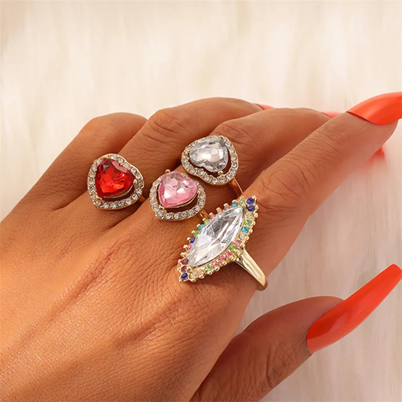 Fashion Retro Love Zircon Ring Set 4 Piece Creative Gold Color Color Rhinestone Peach Heart Women's Ring Jewelry
Fashion Retro Love Zircon Ring Set 4 Piece Creative Gold Color Color Rhinestone Peach Heart Women's Ring Jewelry