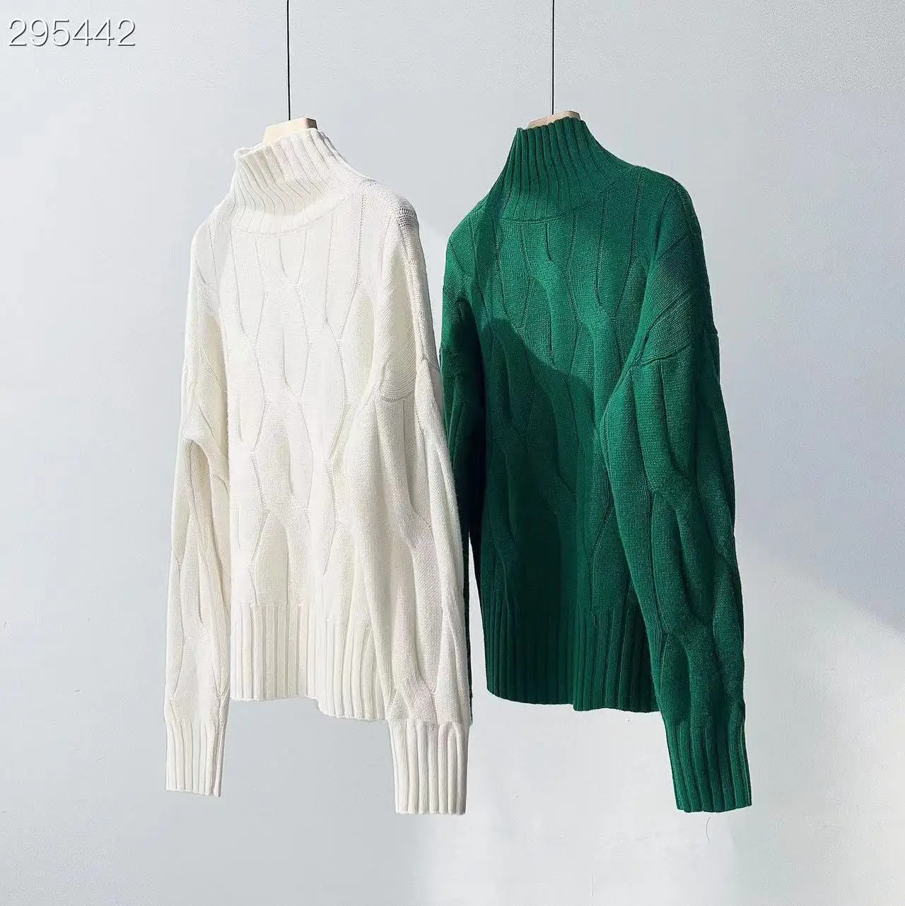 Fyion High Quality Runway Design Sweater Women 2022 Summer Knitted Jacquard Femme Pullover Solid Cashmere Sweater
Fyion High Quality Runway Design Sweater Women 2022 Summer Knitted Jacquard Femme Pullover Solid Cashmere Sweater