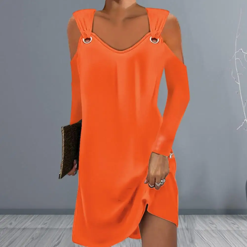 Elegant V-neck Dress Chic Metal Buckle V-neck Shoulder Dresses for Women Solid Color Mini Dress Streetwear for Spring Autumn
Elegant V-neck Dress Chic Metal Buckle V-neck Shoulder Dresses for Women Solid Color Mini Dress Streetwear for Spring Autumn