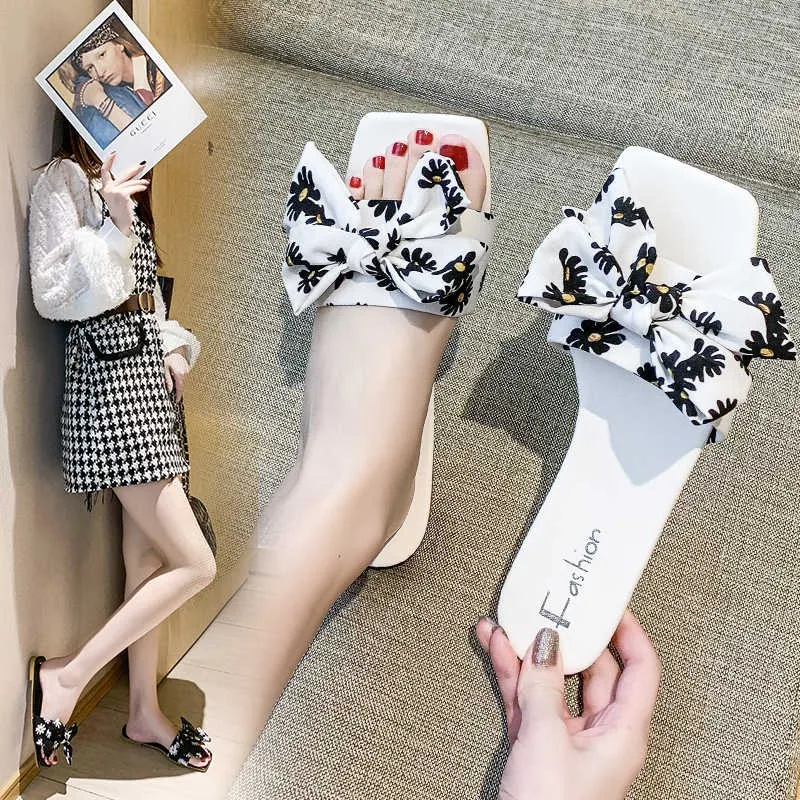 Summer new net celebrity sandals and slippers women all-match outer wear bowknot square head flat non-slip slip-on slippers tide
Summer new net celebrity sandals and slippers women all-match outer wear bowknot square head flat non-slip slip-on slippers tide