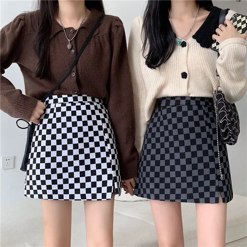 Женская юбка в шахматную клетку, с высокой талией и разрезом
Женская юбка в шахматную клетку, с высокой талией и разрезом