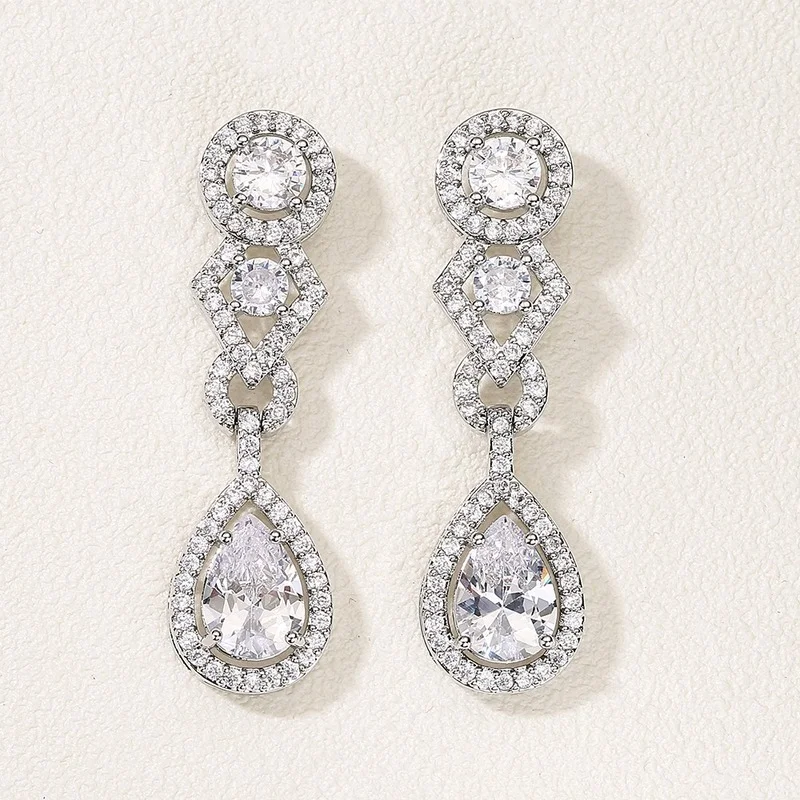 2022 Summer Fashion White Water Drop Zircon Stud Earrings for Women Personality Shiny Earring Party Jewelry Valentine's Day Gift
2022 Summer Fashion White Water Drop Zircon Stud Earrings for Women Personality Shiny Earring Party Jewelry Valentine's Day Gift