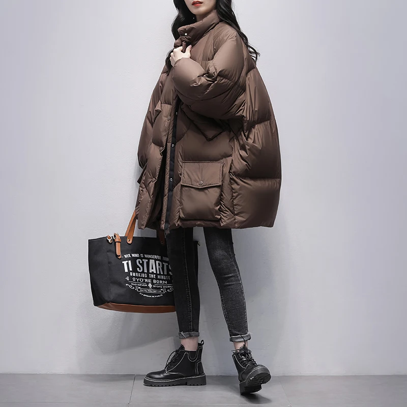 2023 New Winter Stand Up Collar Long Women White Duck Down Jacket Hot Sale Female Loose Windproof Warmth Fashion Overcoats L43
2023 New Winter Stand Up Collar Long Women White Duck Down Jacket Hot Sale Female Loose Windproof Warmth Fashion Overcoats L43