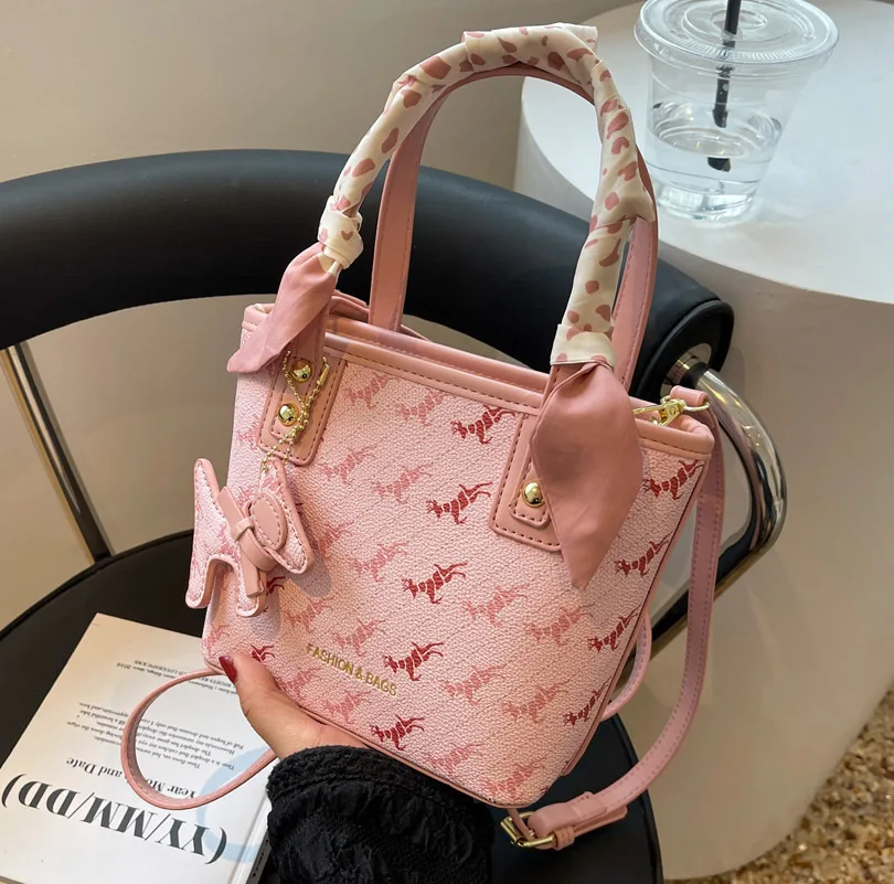 Women BAG Leather Handbags Luxury Design Women SHOULDER BAG and Purse Female Bucket Handbags Crossbody Bags Young Lady Bag
Women BAG Leather Handbags Luxury Design Women SHOULDER BAG and Purse Female Bucket Handbags Crossbody Bags Young Lady Bag