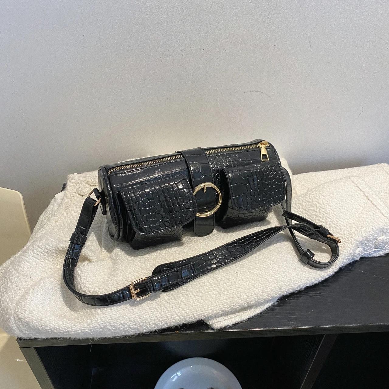 Female Leather Messenger Bag Small Bucket Handbag Women Shoulder Bags Luxury Designer Crossbody Bag Fashion Ladies Casual Totes
Female Leather Messenger Bag Small Bucket Handbag Women Shoulder Bags Luxury Designer Crossbody Bag Fashion Ladies Casual Totes