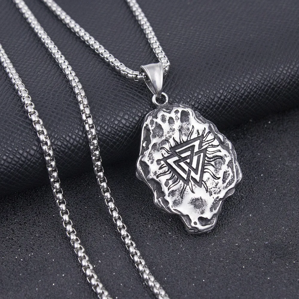 

NUOBING Vintage Men Ethnic Viking Necklace Warrior Scandinavian Amulet Valknut Odin's Symbol of Norse Runes Pendant Necklace