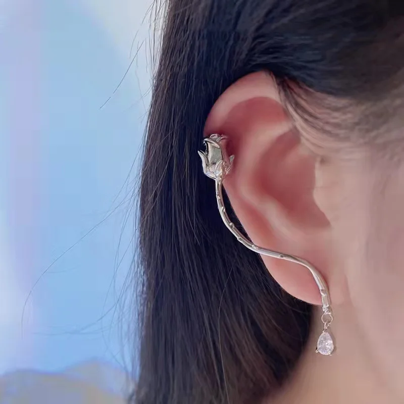 A Earring Summer Personality Sweet Cool Rose Woman Ear Clip Flower Exaggerated Light Luxury Earrings
A Earring Summer Personality Sweet Cool Rose Woman Ear Clip Flower Exaggerated Light Luxury Earrings