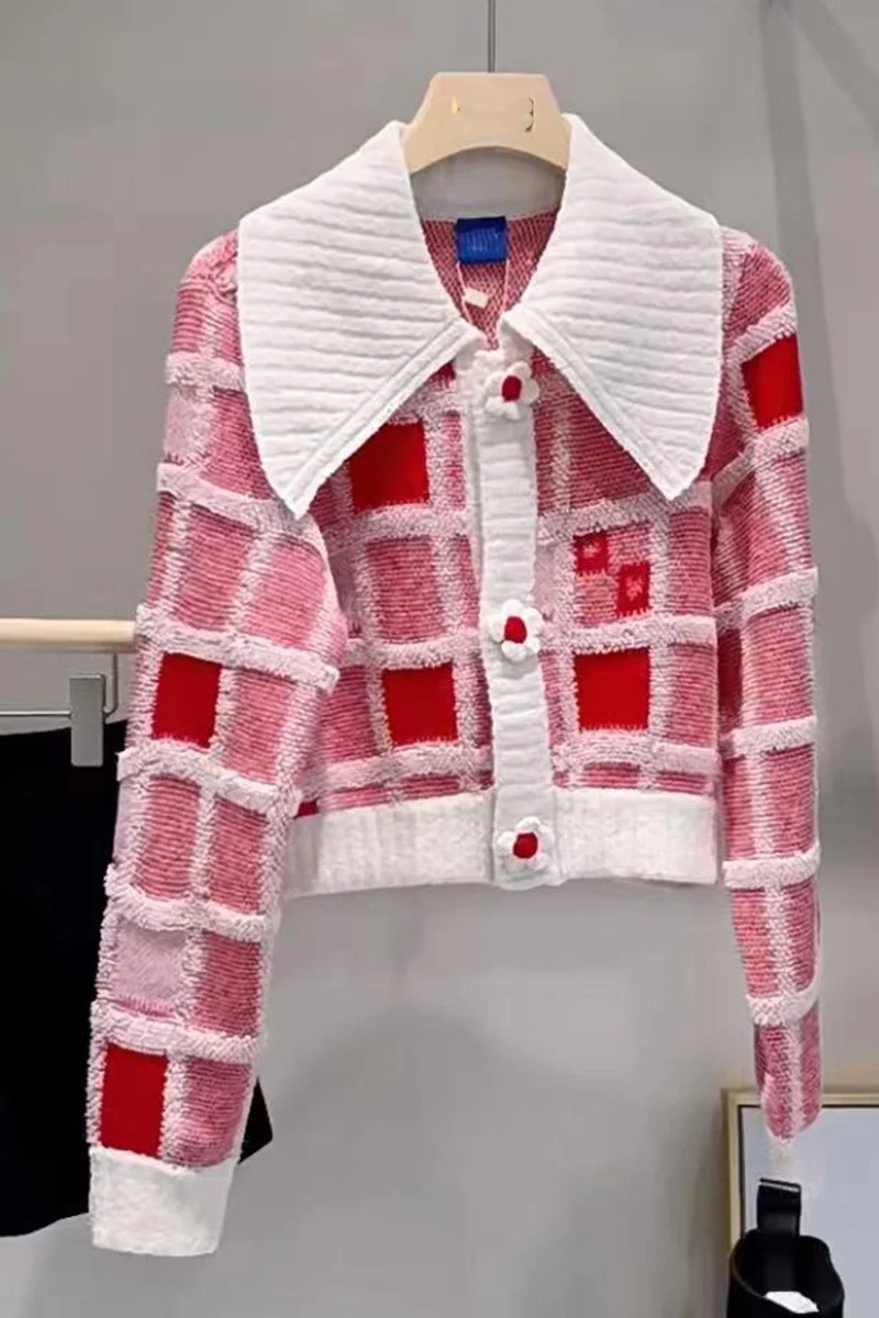 Golf Chic beautiful sweater women's autumn and winter 2022 new age-reducing sweet style small short knitwear top trend
Golf Chic beautiful sweater women's autumn and winter 2022 new age-reducing sweet style small short knitwear top trend