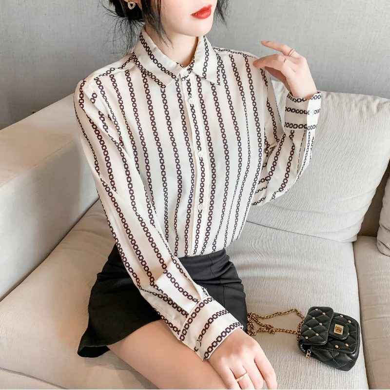 Women Shirts Blouses Turn-down Collar Striped Shirt Long Sleeve Button Loose Top
Women Shirts Blouses Turn-down Collar Striped Shirt Long Sleeve Button Loose Top