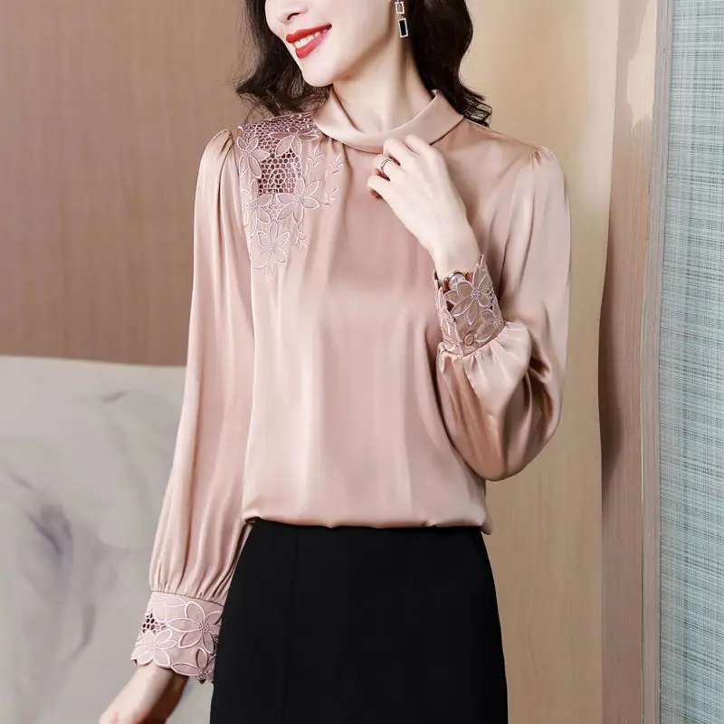 Pink blouse embroidered heavy silk girl long sleeves loose 2022 spring wild new fashion high -end mulberry silk shirt blouse
Pink blouse embroidered heavy silk girl long sleeves loose 2022 spring wild new fashion high -end mulberry silk shirt blouse