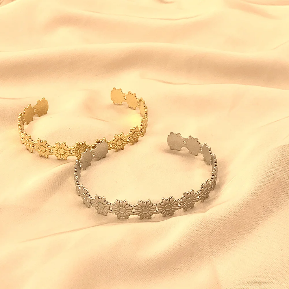Trendy Sun Flower Stainless Steel Bangle Bracelet Temperament Stylish Gold Silver Metal Cuff Bracelet for Women Accessories New
Trendy Sun Flower Stainless Steel Bangle Bracelet Temperament Stylish Gold Silver Metal Cuff Bracelet for Women Accessories New